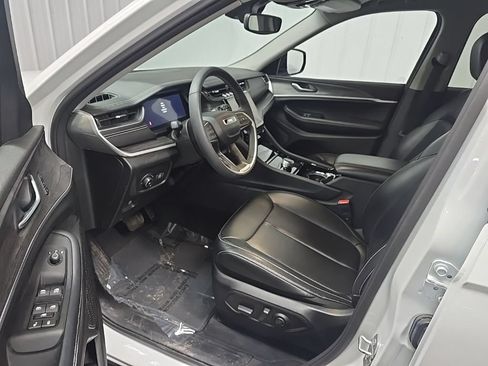 Used 2023 Jeep Grand Cherokee L Limited AWD/4WD image 31