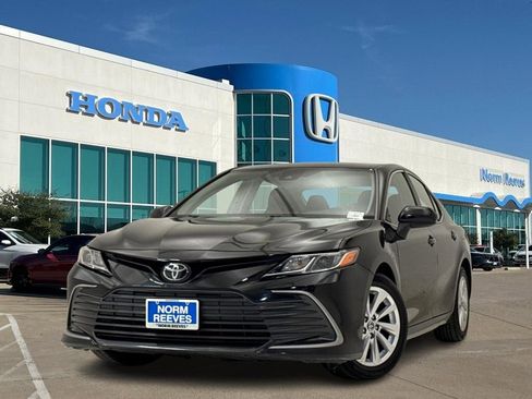 Used 2023 Toyota Camry LE image 1
