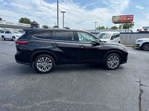Used 2022 Toyota Highlander Limited AWD/4WD image 4