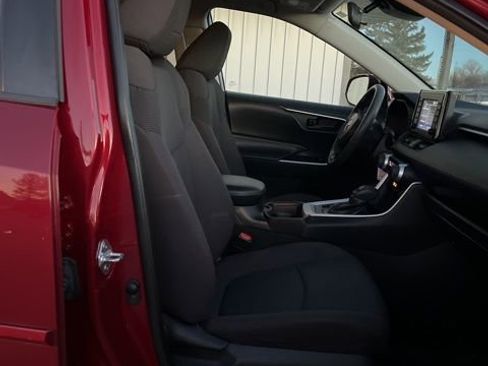 Used 2021 Toyota RAV4 LE image 33
