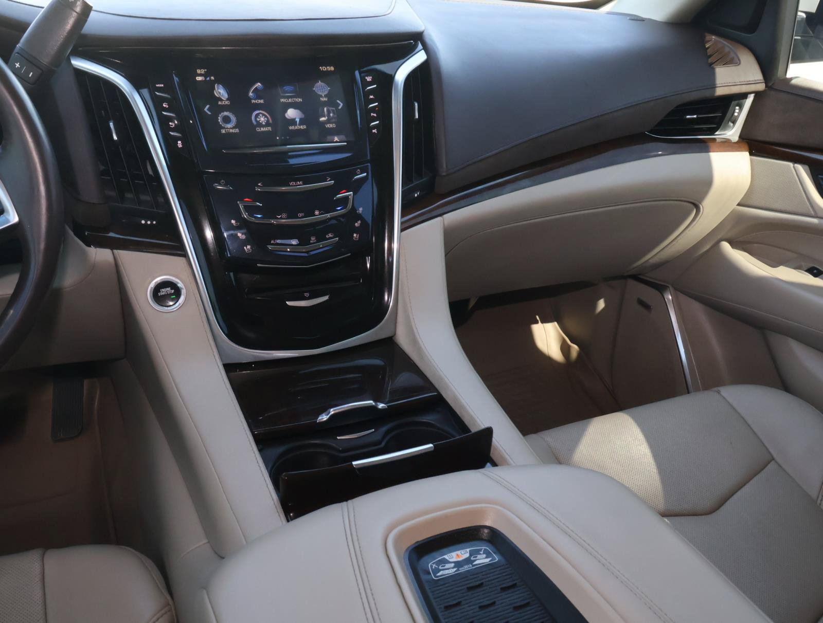 Used 2017 Cadillac Escalade ESV Premium Luxury RWD image 18