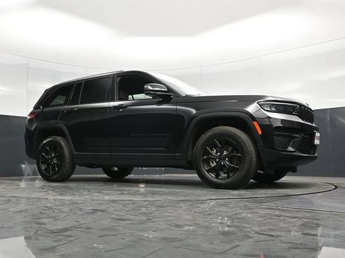 Used 2025 Jeep Grand Cherokee Altitude AWD/4WD image 52