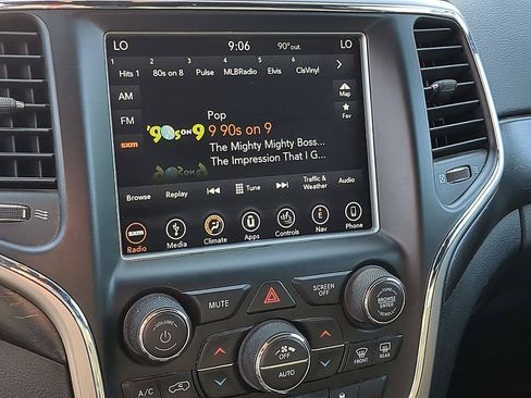 Used 2018 Jeep Grand Cherokee Laredo RWD image 21