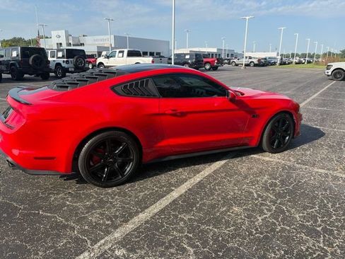 Used 2018 Ford Mustang GT w/ Black Accent Package RWD image 10