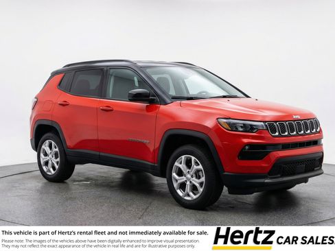 Used 2025 Jeep Compass Latitude AWD/4WD image 1