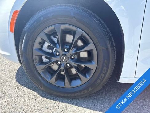 Used 2022 Chrysler Pacifica Touring w/ S Appearance Package AWD/4WD image 4