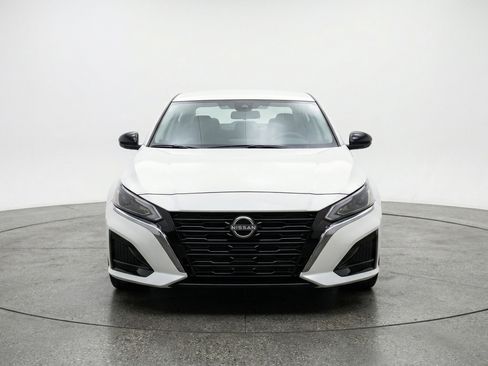 Used 2025 Nissan Altima 2.5 SV image 2
