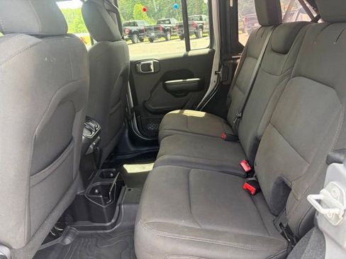 Used 2018 Jeep Wrangler Unlimited Sport S AWD/4WD image 15