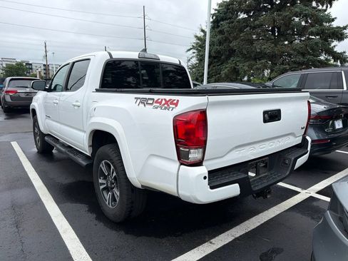 Used 2016 Toyota Tacoma TRD Sport w/ Premium & Technology Package AWD/4WD image 2