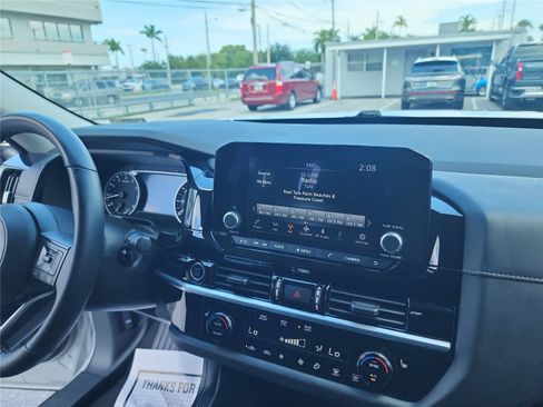Used 2024 Nissan Pathfinder SV FWD image 31