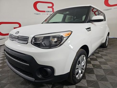 Used 2019 Kia Soul Base image 3