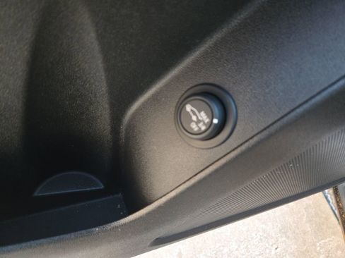 Certified 2020 Chevrolet Equinox LT image 24