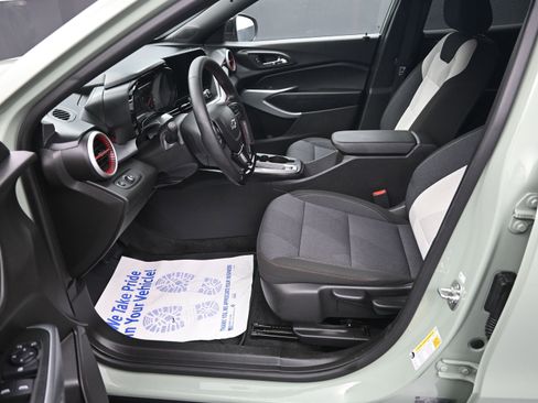 Certified 2024 Chevrolet Trax RS w/ Driver Confidence Package image 20