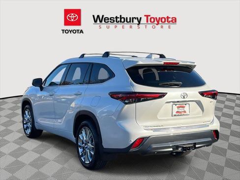 Certified 2025 Toyota Highlander Limited image 6