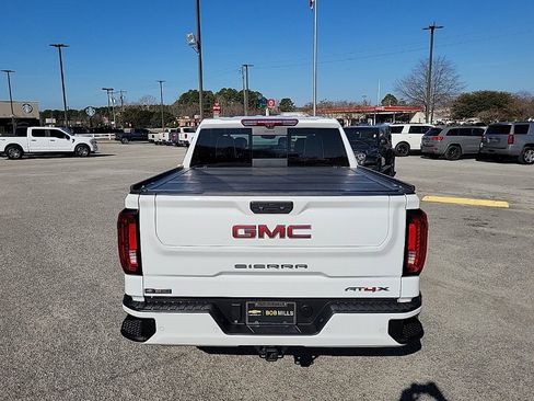 Used 2022 GMC Sierra 1500 AT4X image 10