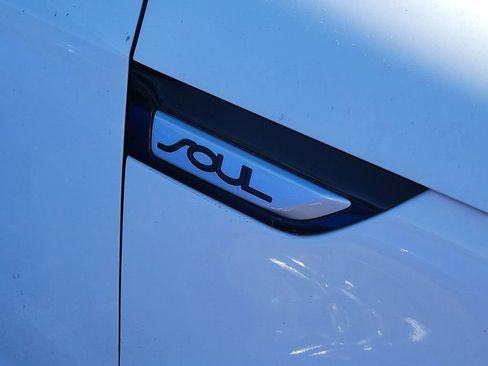 Used 2016 Kia Soul image 4