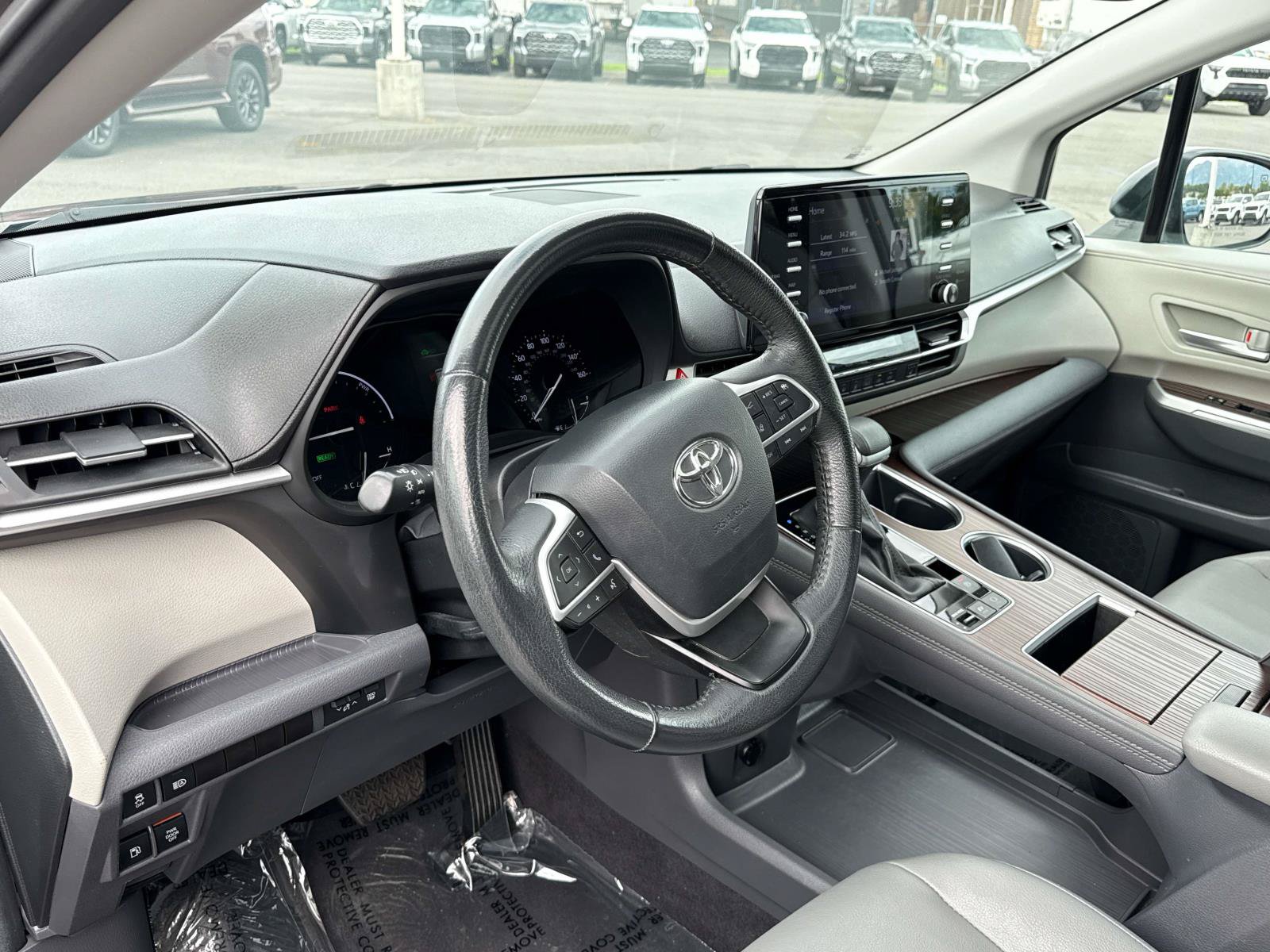Used 2024 Toyota Sienna XLE FWD image 10