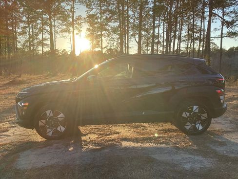 Used 2025 Hyundai Kona SEL FWD image 2