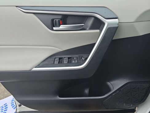 Used 2024 Toyota RAV4 XLE w/ Convenience Package image 33