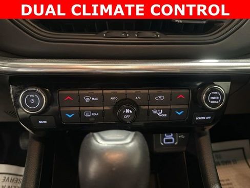 Used 2023 Jeep Compass Limited image 28