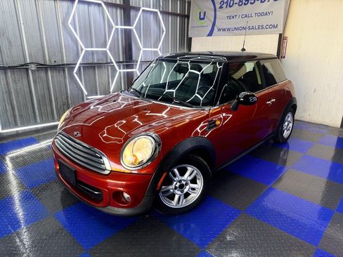 Used 2011 MINI Cooper Hardtop FWD image 1
