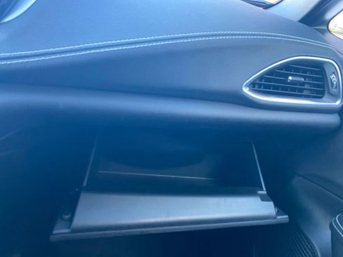 Used 2025 Chrysler Pacifica Limited FWD image 30