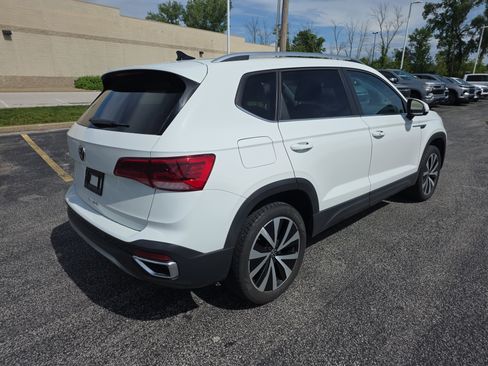 Used 2022 Volkswagen Taos SE FWD image 4