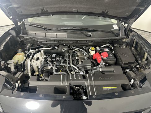 Used 2025 Nissan Kicks SV AWD/4WD image 30