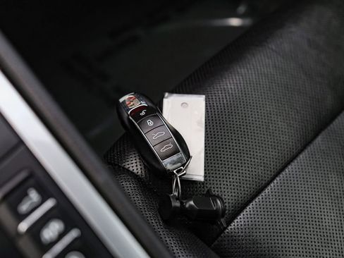 Used 2019 Porsche 718 Cayman RWD image 47