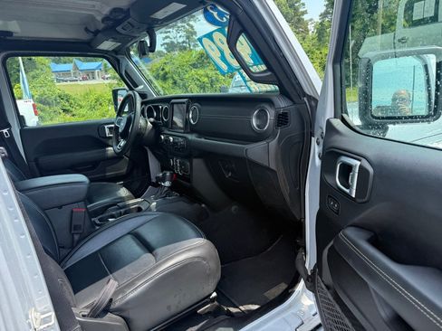 Used 2023 Jeep Wrangler Unlimited Sahara w/ Cold Weather Group AWD/4WD image 9