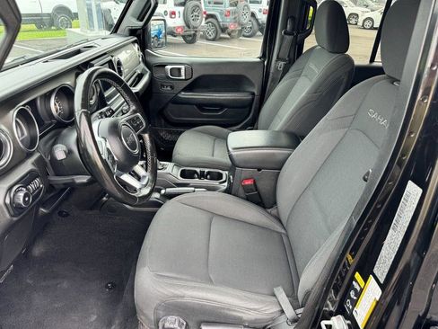 Used 2020 Jeep Wrangler Unlimited Sahara AWD/4WD image 30