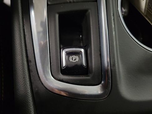 Used 2019 Chevrolet Equinox LT w/ Sun & Navigation Package image 17