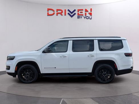 Used 2023 Jeep Wagoneer Series II AWD/4WD image 2