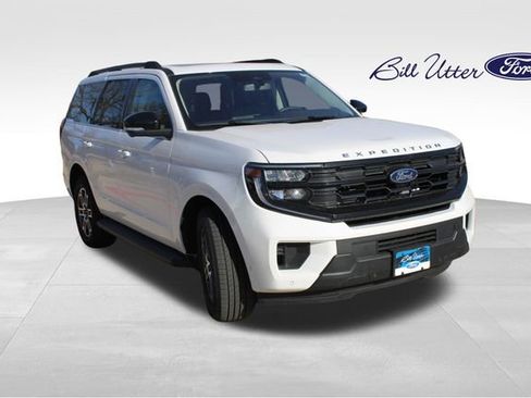 New 2025 Ford Expedition Active image 2