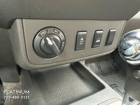 Used 2012 Nissan Frontier SV w/ SV Premium Utility Pkg AWD/4WD image 12
