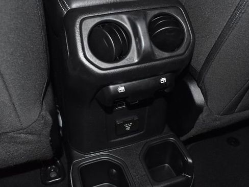 Used 2023 Jeep Wrangler Sahara image 28