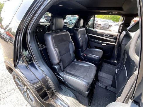 Used 2018 Ford Explorer XLT w/ Equipment Group 202A AWD/4WD image 26