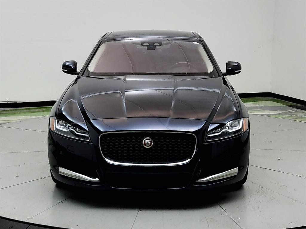 Used 2016 Jaguar XF Premium AWD/4WD image 2