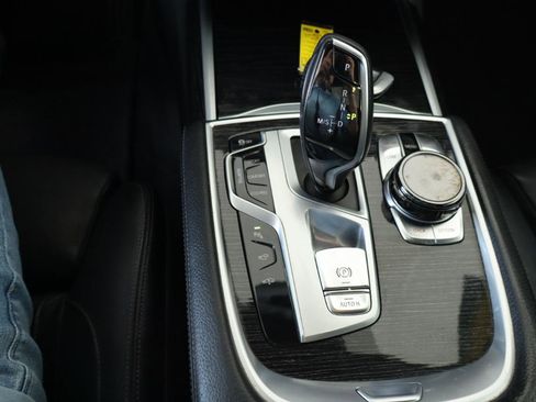 Used 2017 BMW 740i image 19