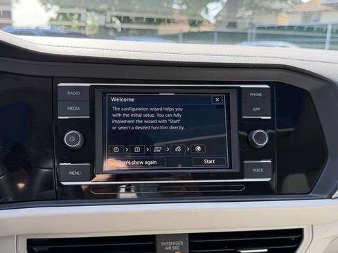 Certified 2023 Volkswagen Jetta SE w/ Panoramic Sunroof Package FWD image 31