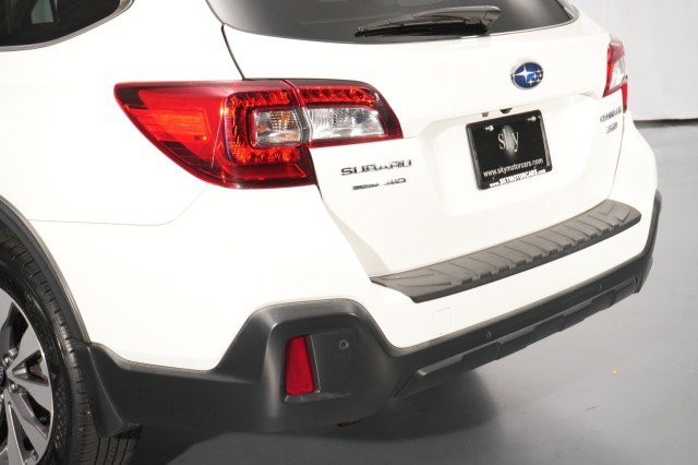 Used 2018 Subaru Outback 3.6R Touring AWD/4WD image 14