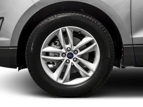 Used 2018 Ford Edge Titanium w/ Technology Package image 12