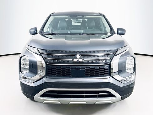 Used 2024 Mitsubishi Outlander SE AWD/4WD image 2