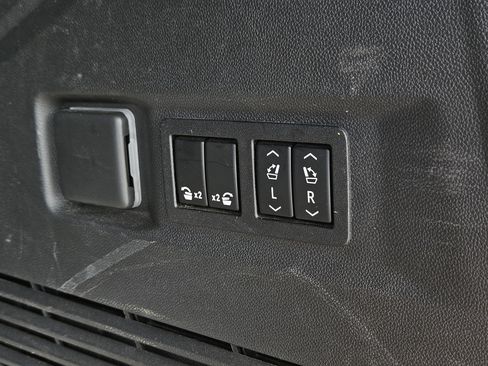 Used 2022 GMC Yukon Denali image 7