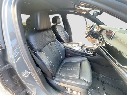 Used 2020 BMW 740i w/ M Sport Package RWD image 30