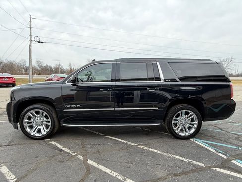Used 2019 GMC Yukon XL SLT w/ Premium Edition image 2