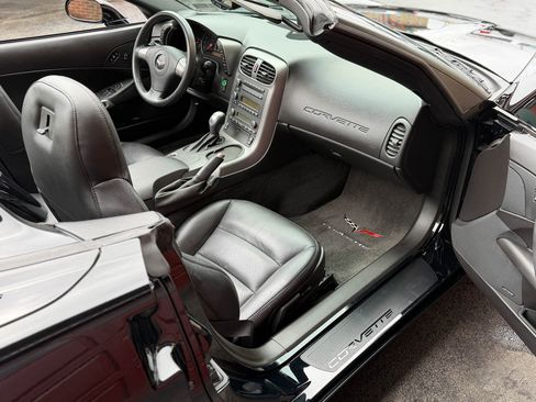 Used 2006 Chevrolet Corvette Convertible w/ Preferred Equipment Group image 23