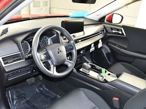 New 2026 Mitsubishi Outlander ES AWD/4WD image 2