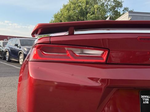 Used 2018 Chevrolet Camaro LT RWD image 9