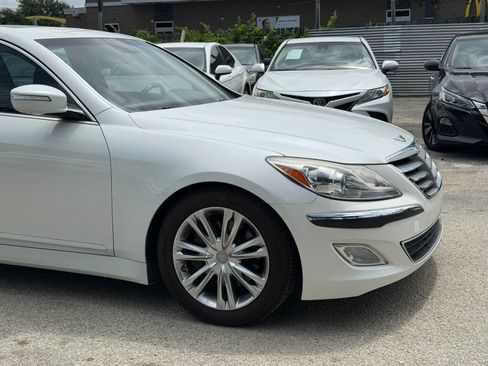 Used 2013 Hyundai Genesis 3.8 w/ Premium Pkg RWD image 3